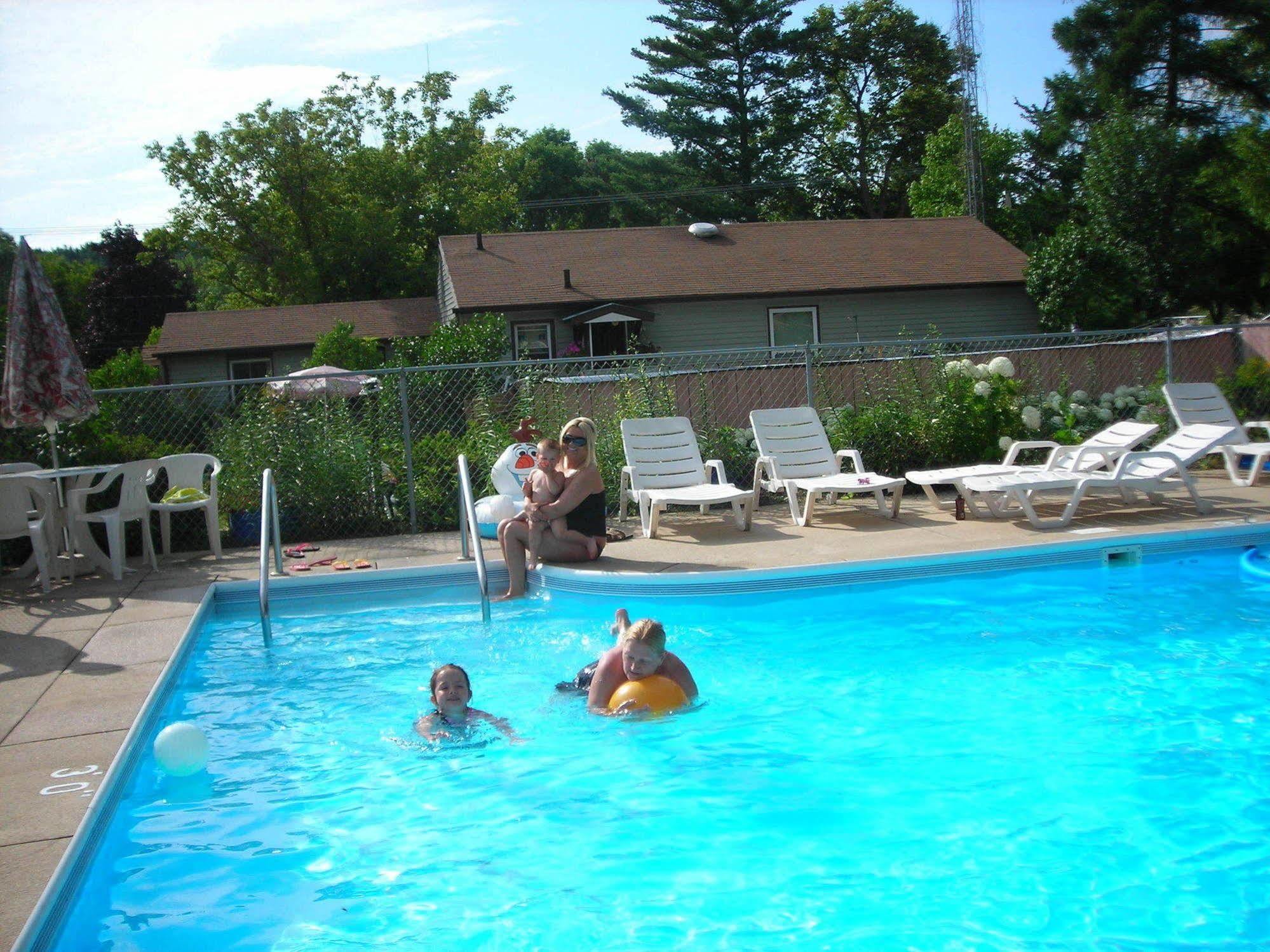Deer Trail Motel Wisconsin Dells Eksteriør bilde